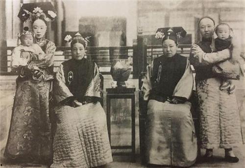 吃瓜庶母,吃瓜庶母的宫廷生存记