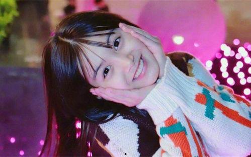 东北吃瓜小女孩