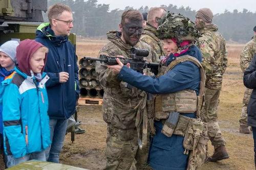 吃瓜二炮,网络红人的崛起与影响力